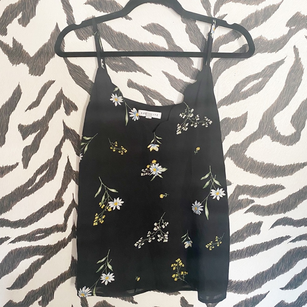 Floral tank with scalloped neckline